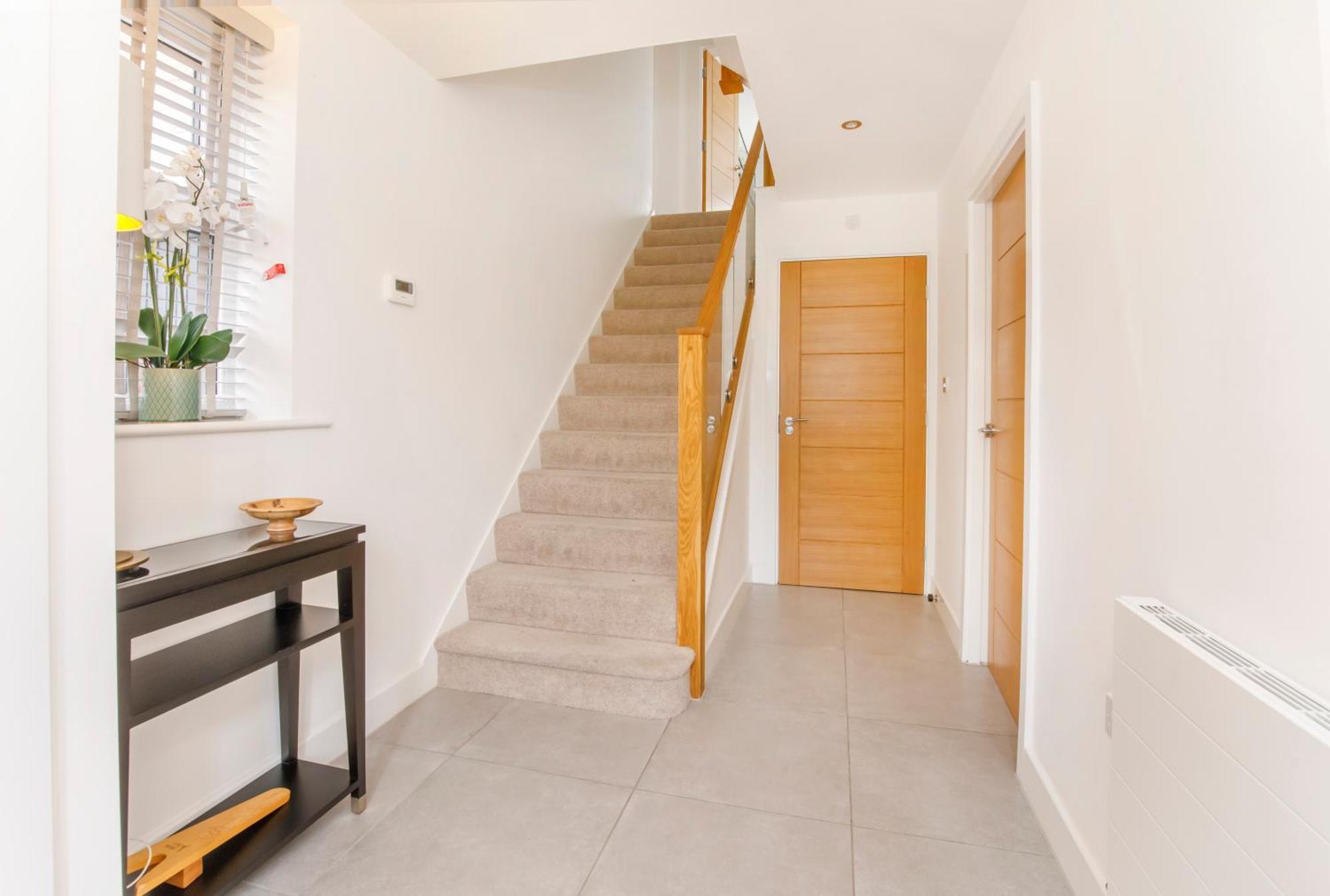 Mount Vale 4 Bedroom Luxury & Free Parking *