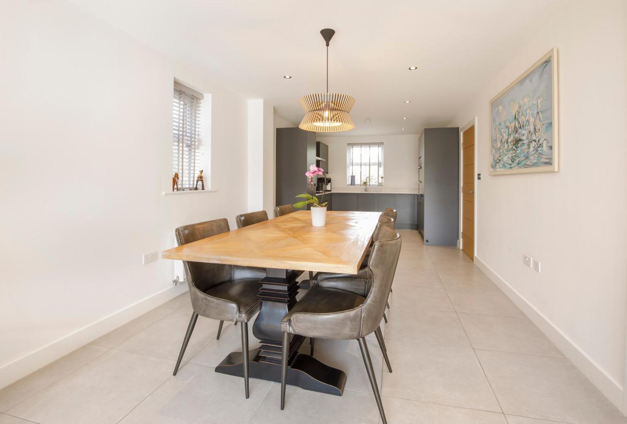 Mount Vale 4 Bedroom Luxury & Free Parking *