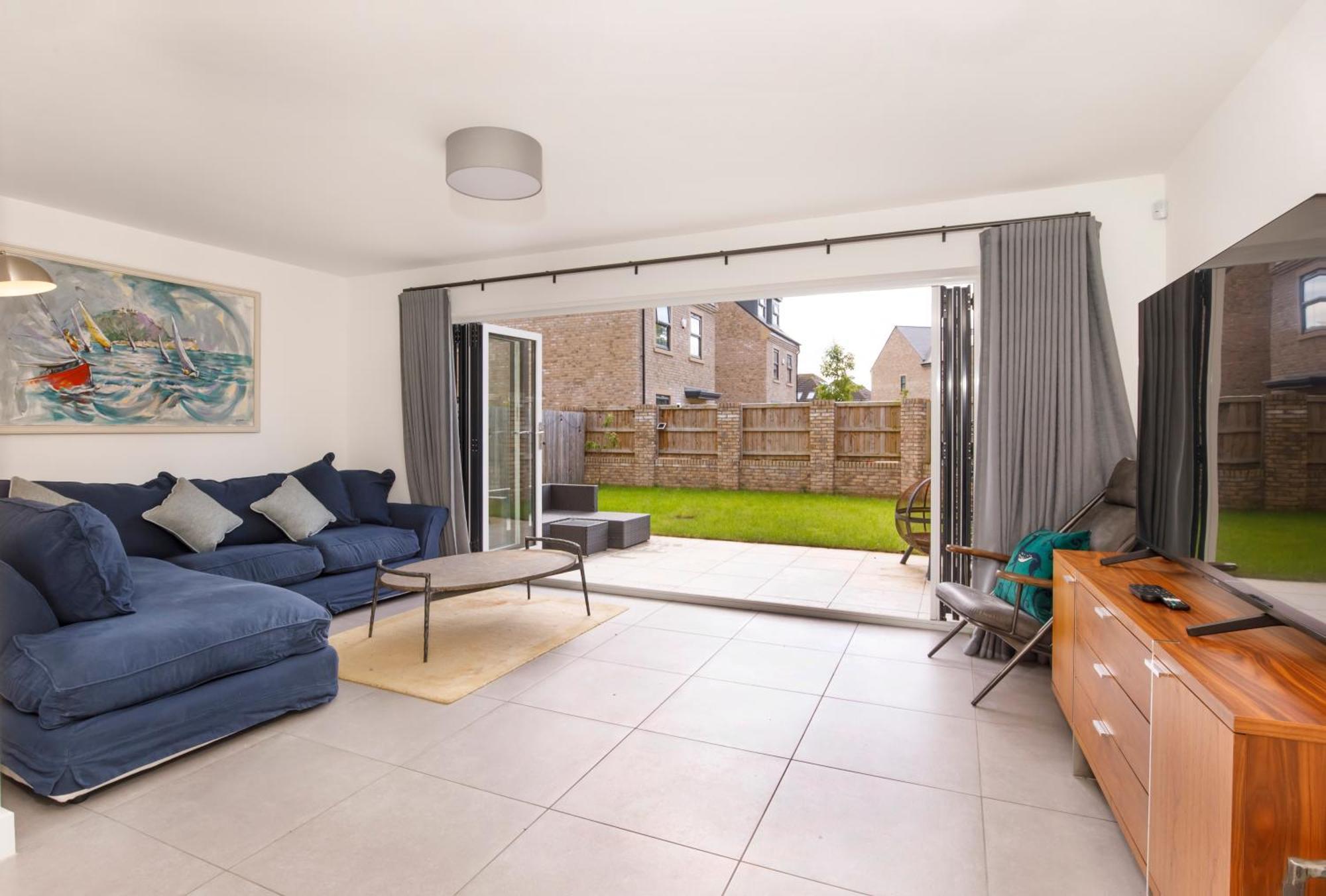 Mount Vale 4 Bedroom Luxury & Free Parking