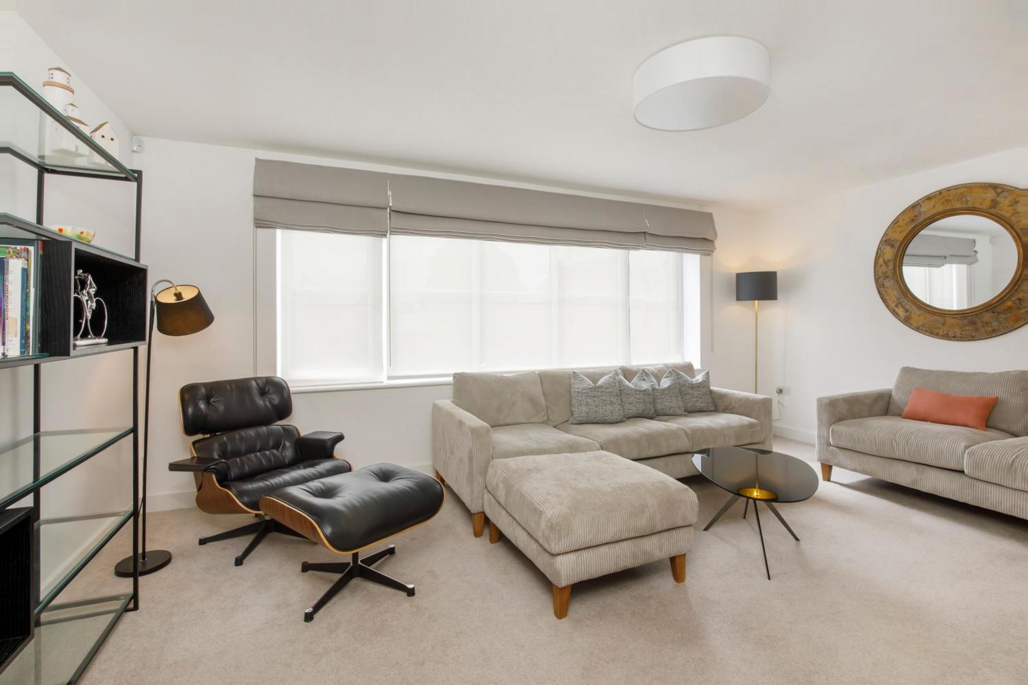 Mount Vale 4 Bedroom Luxury & Free Parking Holiday home *